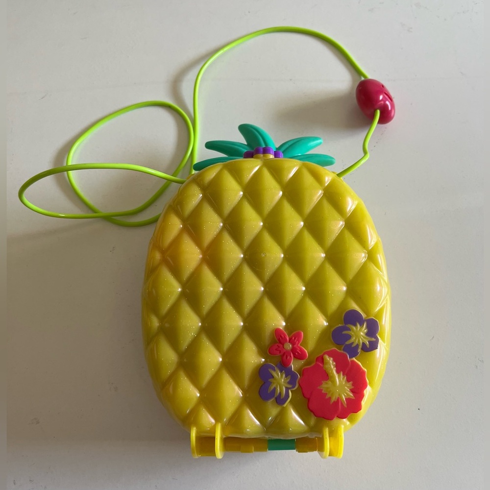Polly Pocket Tropicool Pineapple Wearable Purse Compact Portable Pretend play